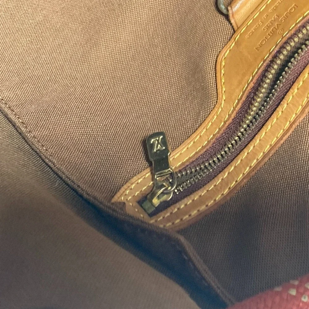 LOUIS VUITTON Brown Leather Shoulder Bag